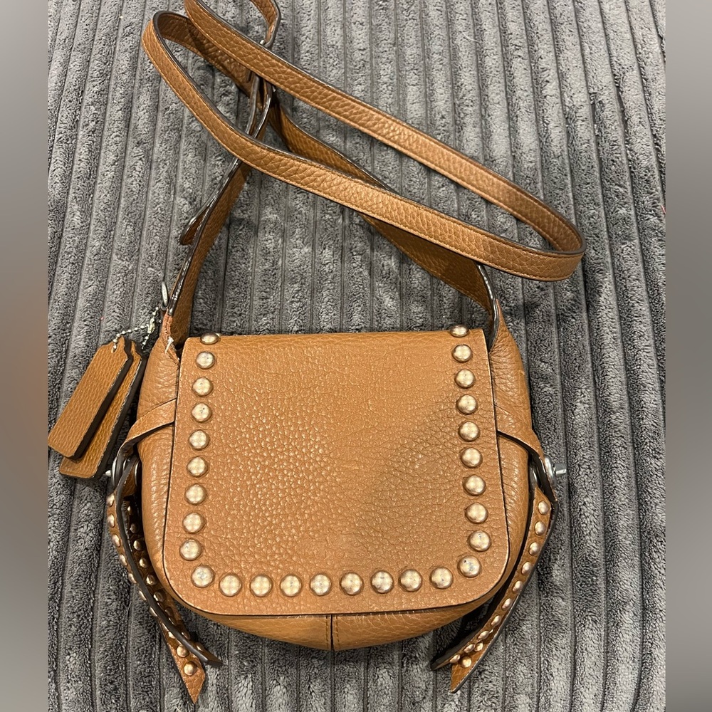 Coach | Bags | Coach Saddle Rivet Stud Pebbled Leather Dakotah ...